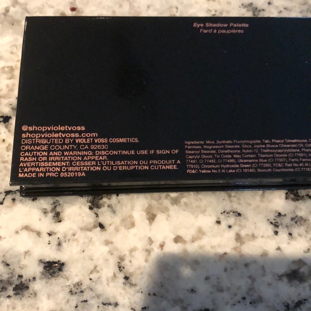 Violet Voss-Essentials - Picture 5 of 5